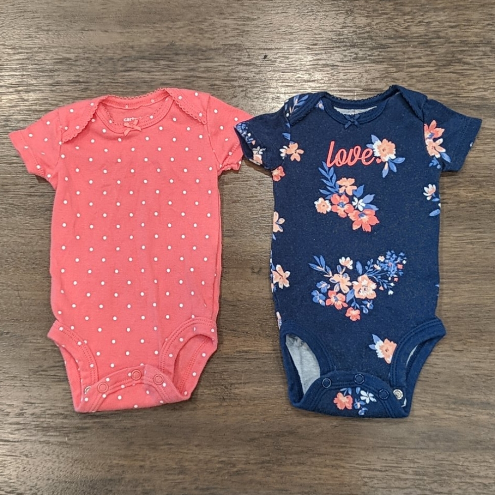 Set of 2 Carter's NB onesies!